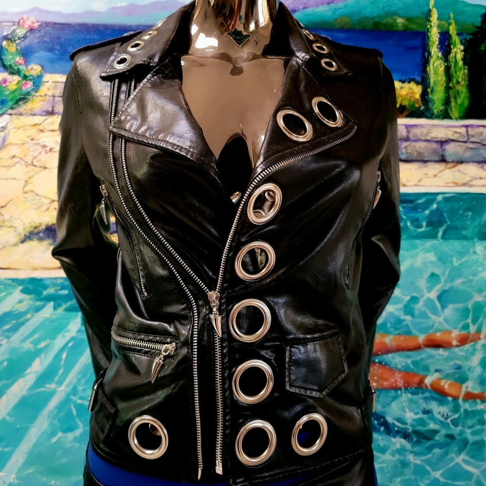 women's jacket made of genuine leather. size S. new .70$